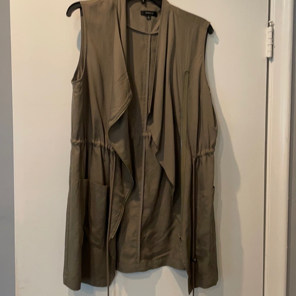 Asymmetrical detail beautiful vest